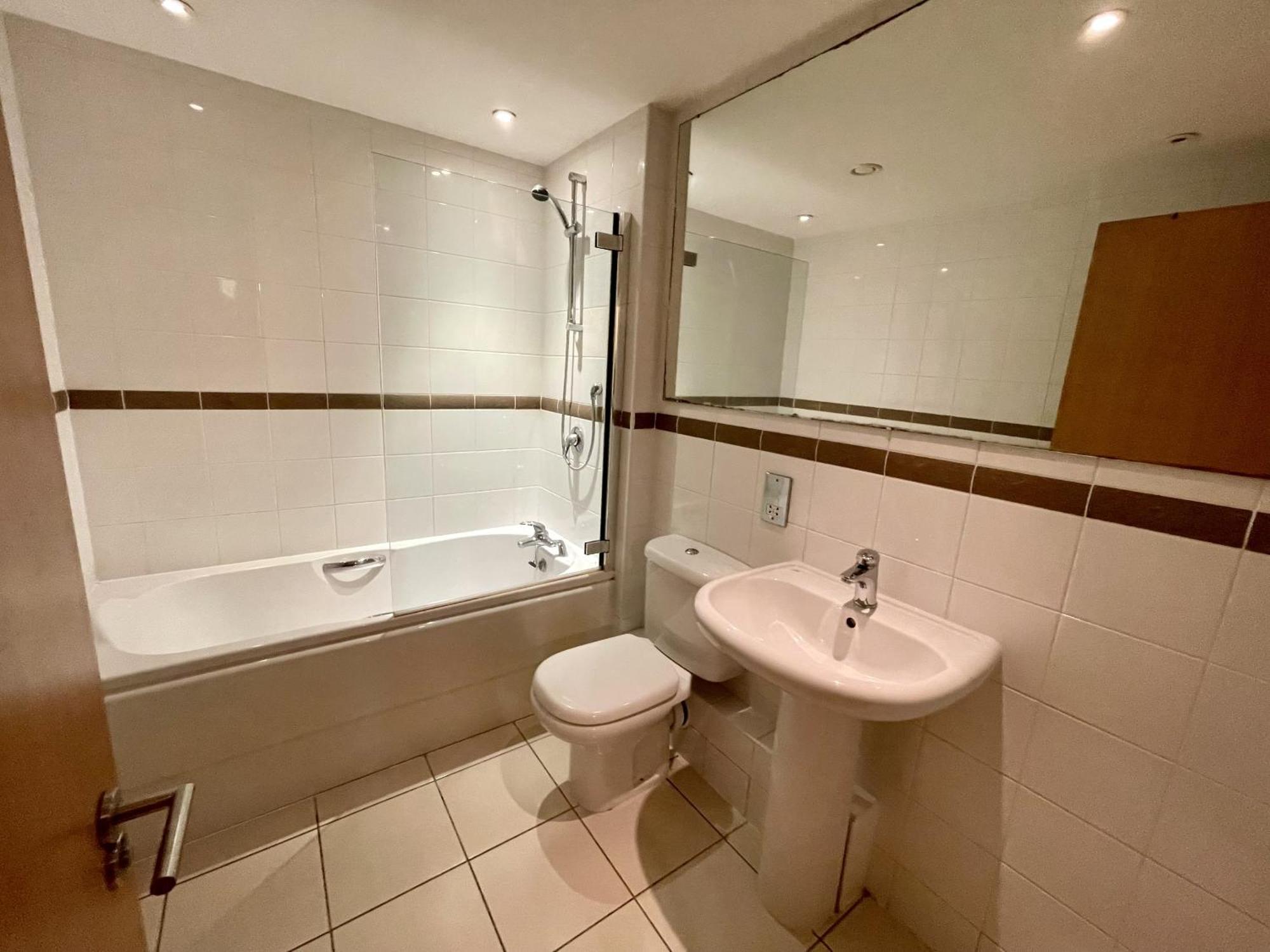 Stunning 2-Bed Town Centre Apartment - Hosted By Hutch Lifestyle Leamington Exteriér fotografie